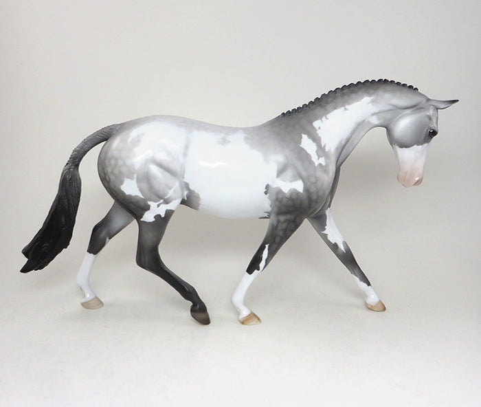 GREY MODEL HORSE