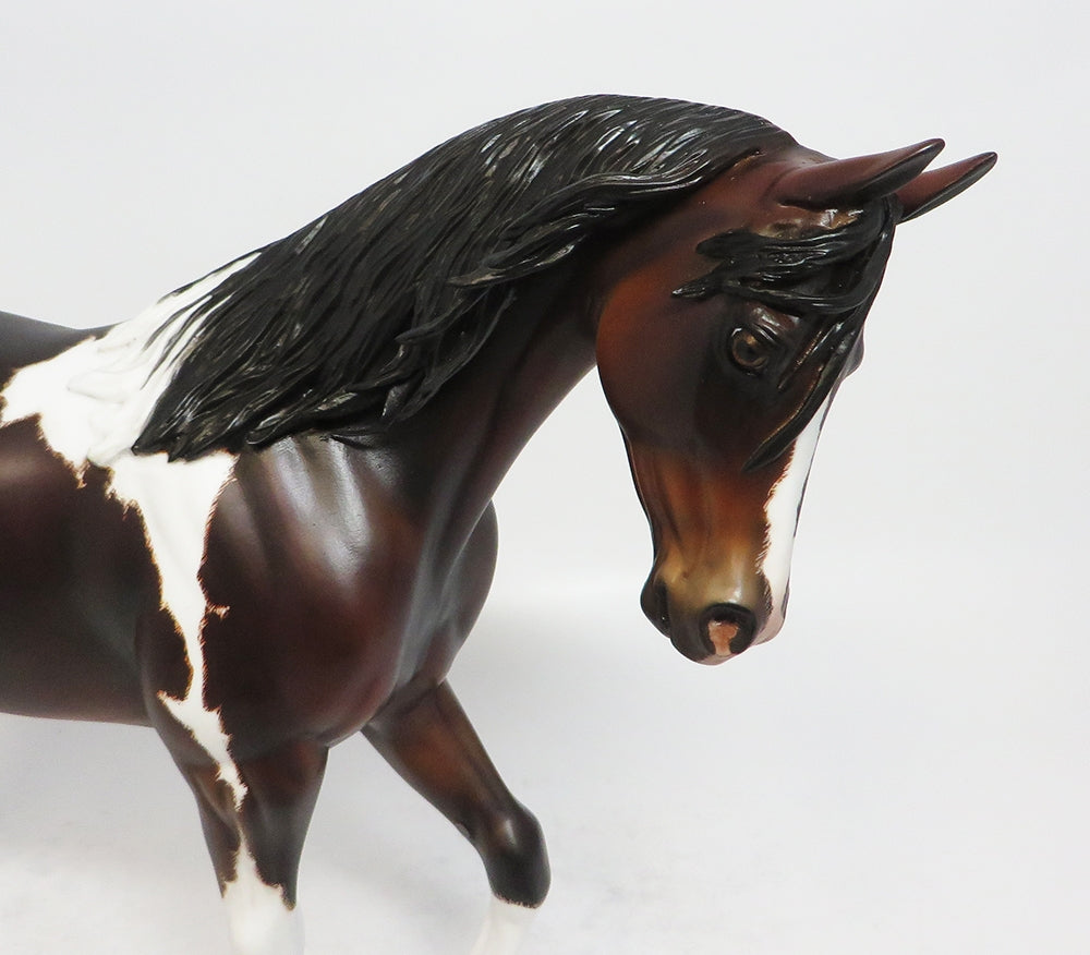 SMOKIN&#39; HOT-OOAK BAY PAINT THOROUGHBRED MODEL HORSE BY JULIE KIEM 2-23-18