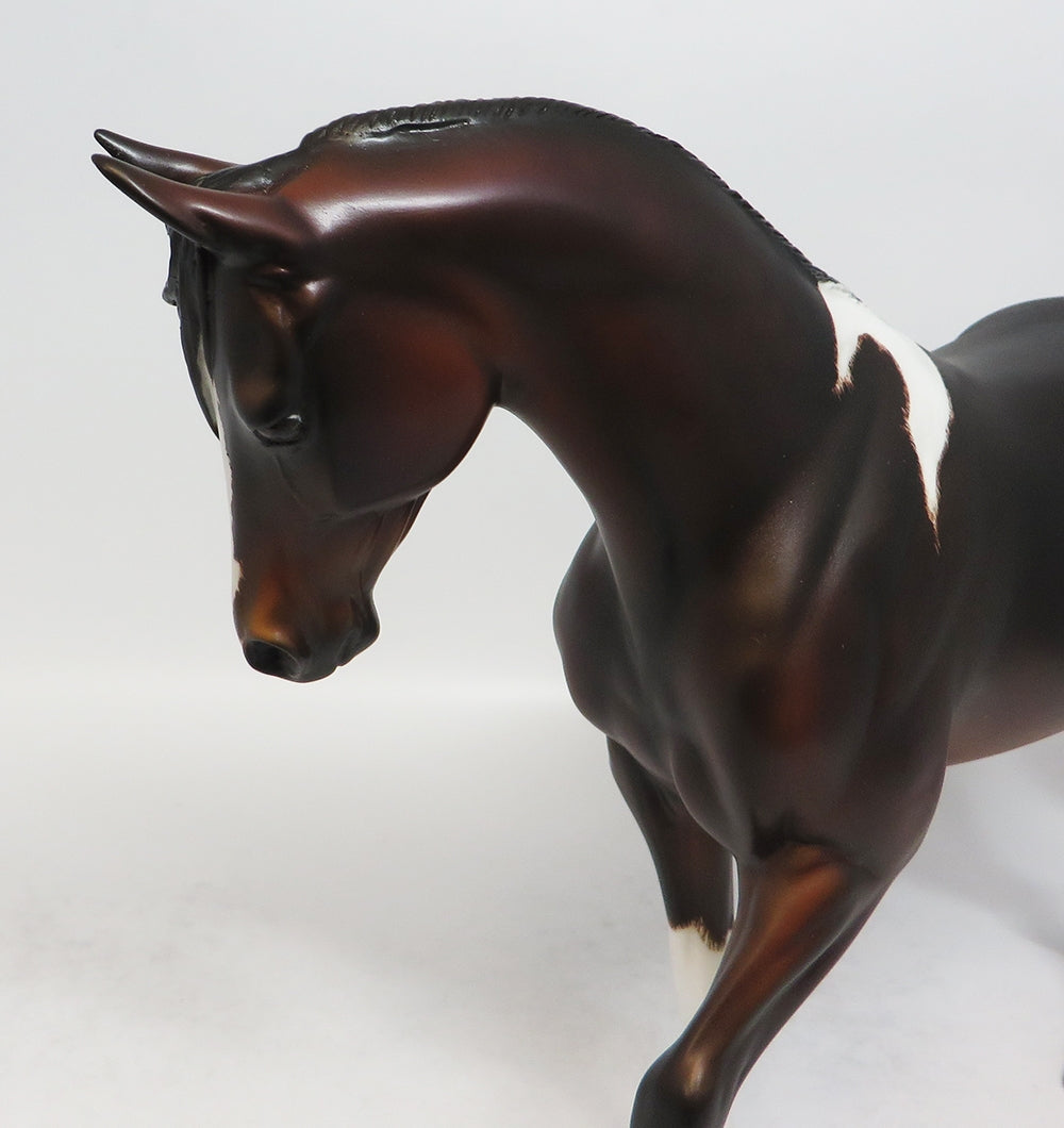 SMOKIN&#39; HOT-OOAK BAY PAINT THOROUGHBRED MODEL HORSE BY JULIE KIEM 2-23-18
