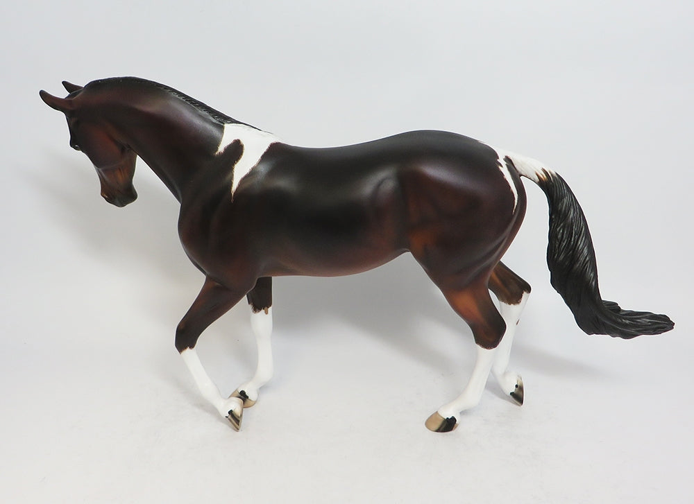 SMOKIN&#39; HOT-OOAK BAY PAINT THOROUGHBRED MODEL HORSE BY JULIE KIEM 2-23-18