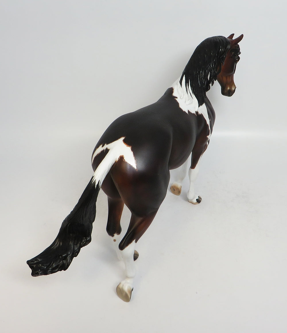 SMOKIN&#39; HOT-OOAK BAY PAINT THOROUGHBRED MODEL HORSE BY JULIE KIEM 2-23-18