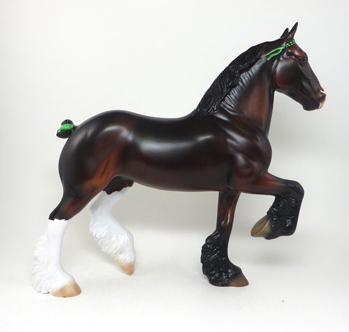 TROTTING DRAFTER MODEL HORSE