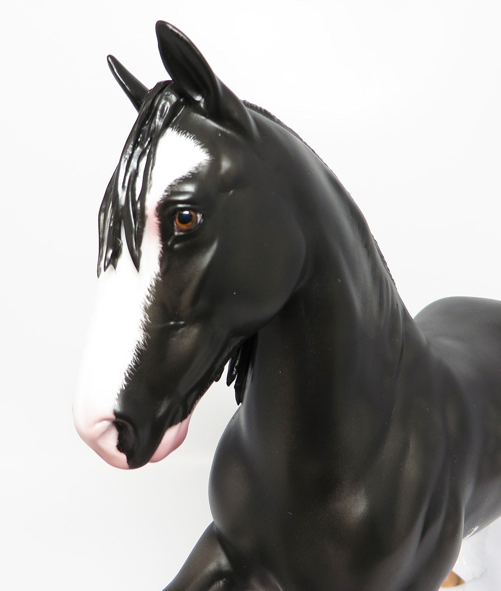 WINDRIFT-OOAK ETCHED BLACK SABINO TROTTING DRAFT MODEL HORSE 12-12-17