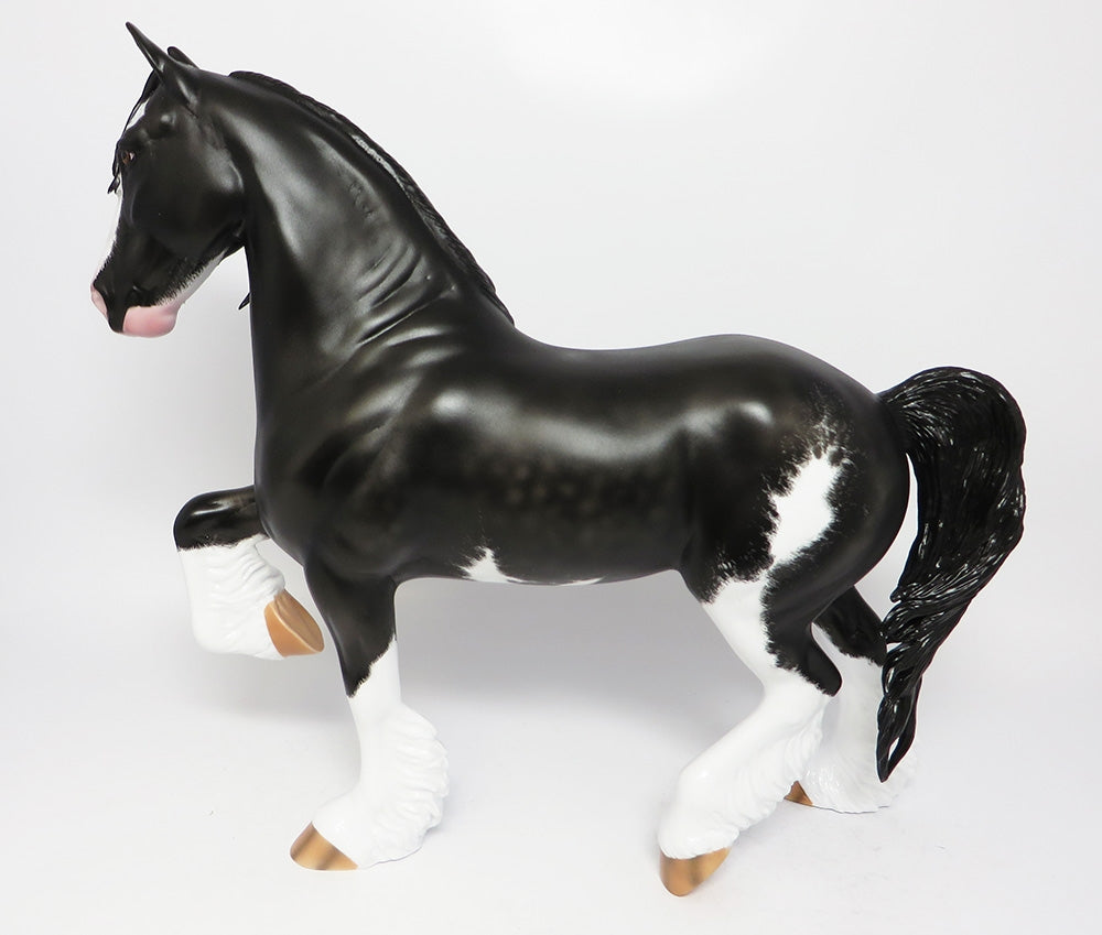 WINDRIFT-OOAK ETCHED BLACK SABINO TROTTING DRAFT MODEL HORSE 12-12-17