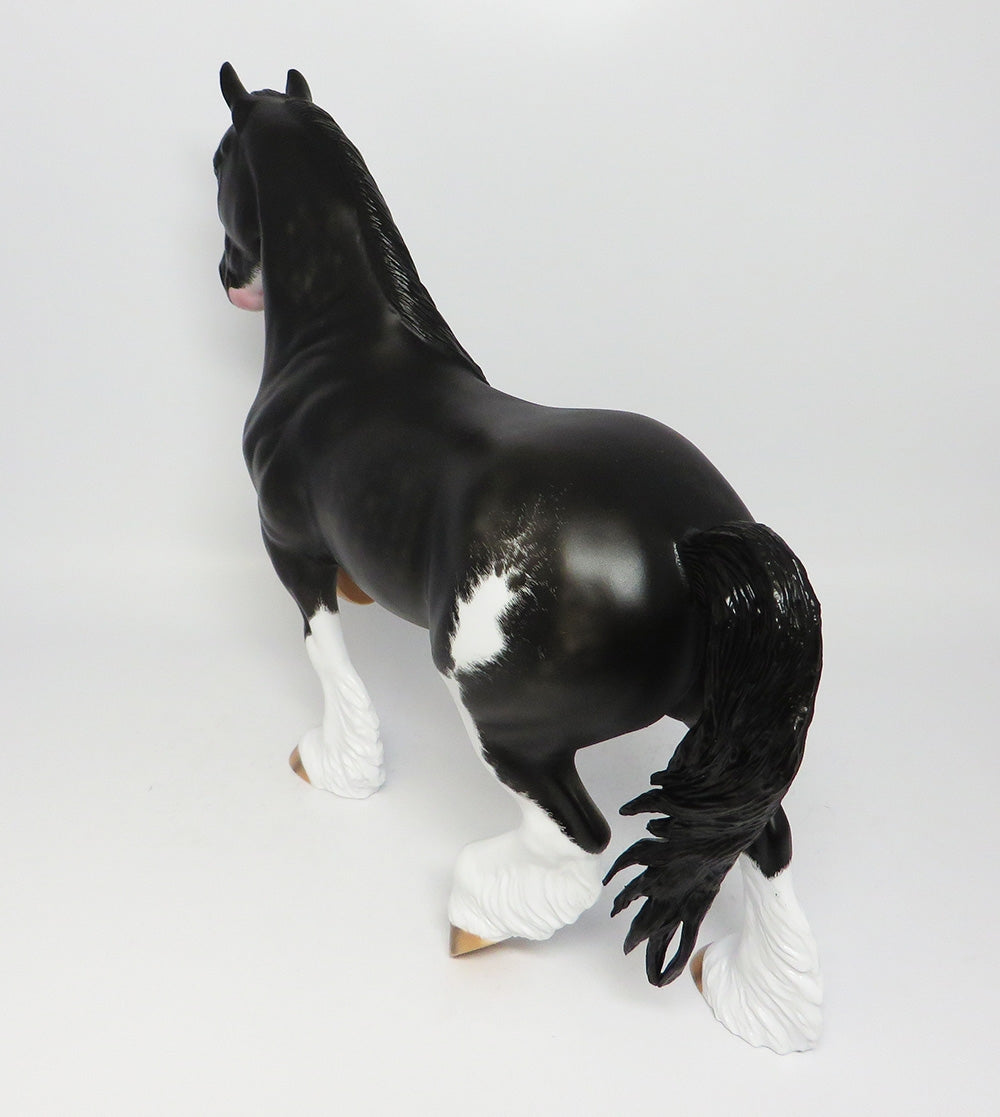 WINDRIFT-OOAK ETCHED BLACK SABINO TROTTING DRAFT MODEL HORSE 12-12-17