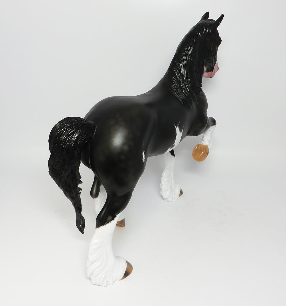 WINDRIFT-OOAK ETCHED BLACK SABINO TROTTING DRAFT MODEL HORSE 12-12-17