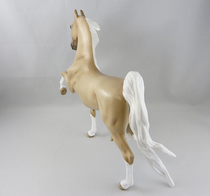 BARRANCA-OOAK PALOMINO SADDLEBRED MODEL HORSE 9/15