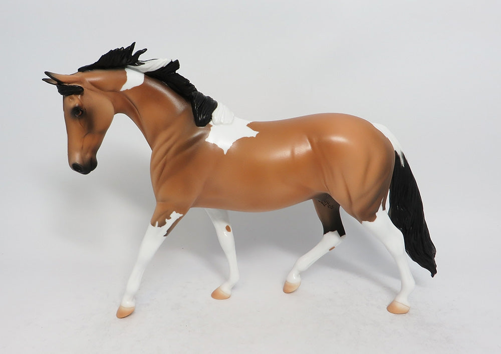 FITCHBURG - LE5 BUCKSKIN PINTO PONY MODEL HORSE MW2018