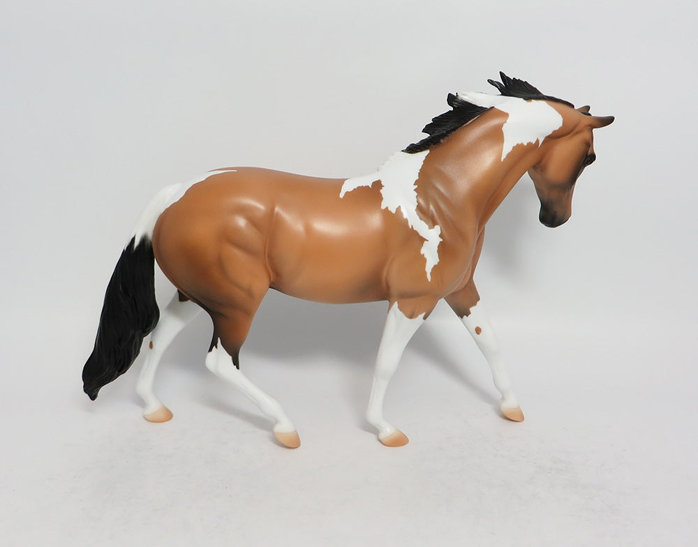 FITCHBURG - LE5 BUCKSKIN PINTO PONY MODEL HORSE MW2018