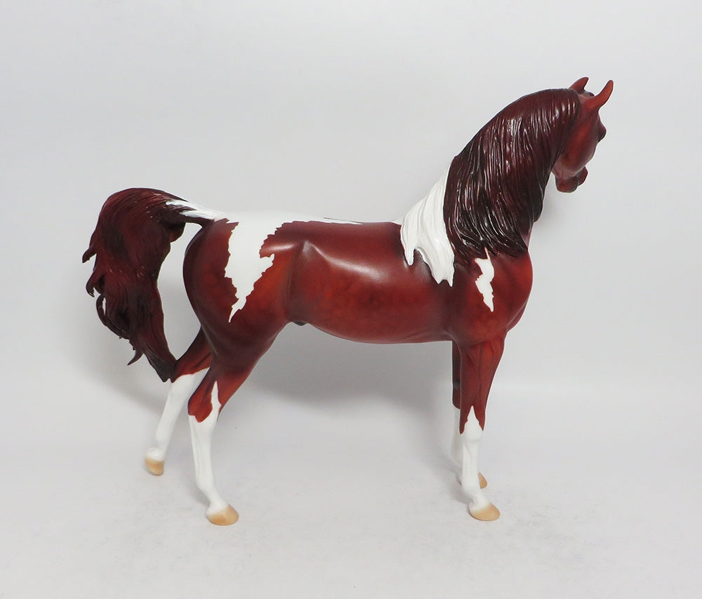 DAYTON - LE7 CHESTNUT PINTO ARABIAN MODEL HORSE EA 2018