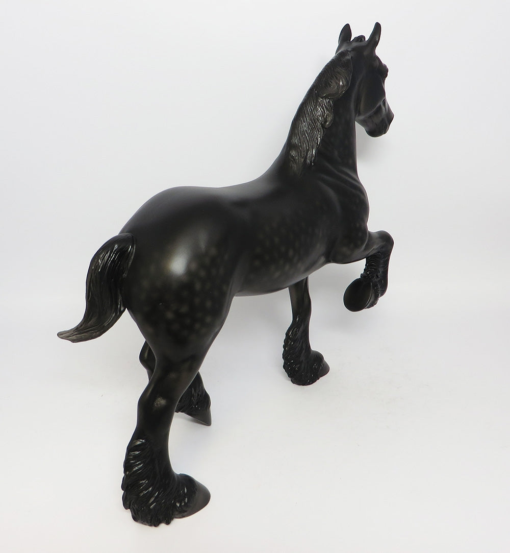 TIMBERON-LE-4 DAPPLED BLACK TROTTING DRAFTER MODEL HORSE 12-12-17