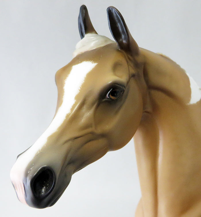 IBTISAM &quot;SMILING&quot;-OOAK SILVER BAY TOBIANO ARABIAN MODEL HORSE BY SHERYL LEISURE 9/16