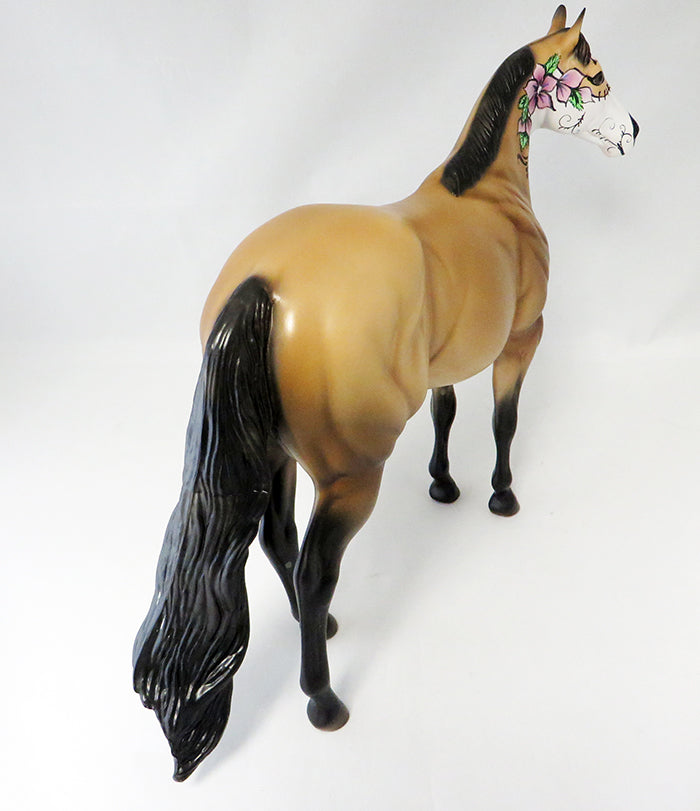 CHASE YIU-OOAK SUGAR SKULL BUCKSKIN ISH MODEL HORSE BY SHERYL LEISURE 9/22