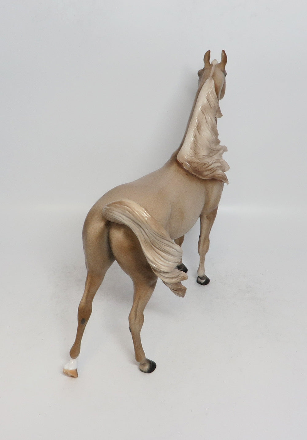 ZINN - LE6 STRAWBERRY ROAN ARABIAN MODEL HORSE MW2018