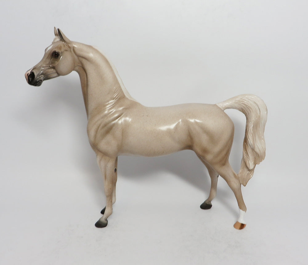 ZEEK - LE7 STRAWBERRY ROAN ARABIAN MODEL HORSE MW2018