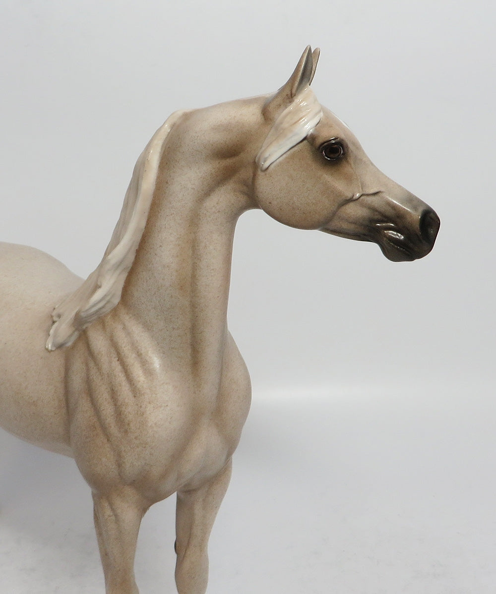 ZEEK - LE7 STRAWBERRY ROAN ARABIAN MODEL HORSE MW2018