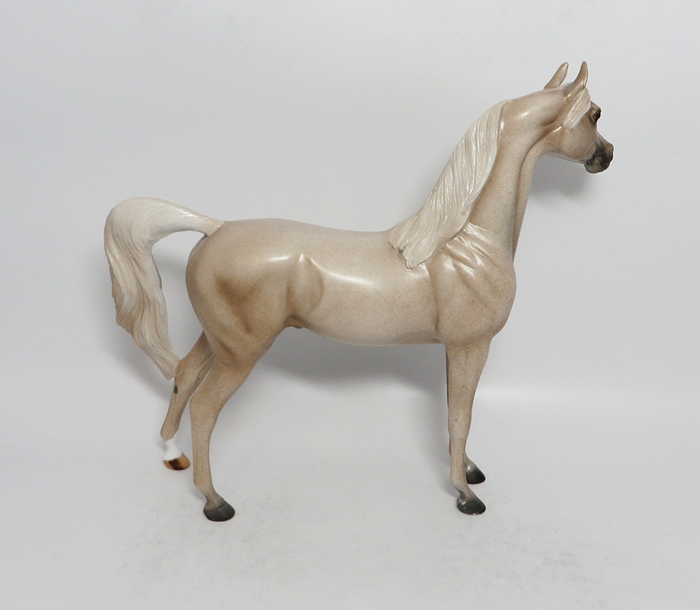 ZEEK - LE7 STRAWBERRY ROAN ARABIAN MODEL HORSE MW2018