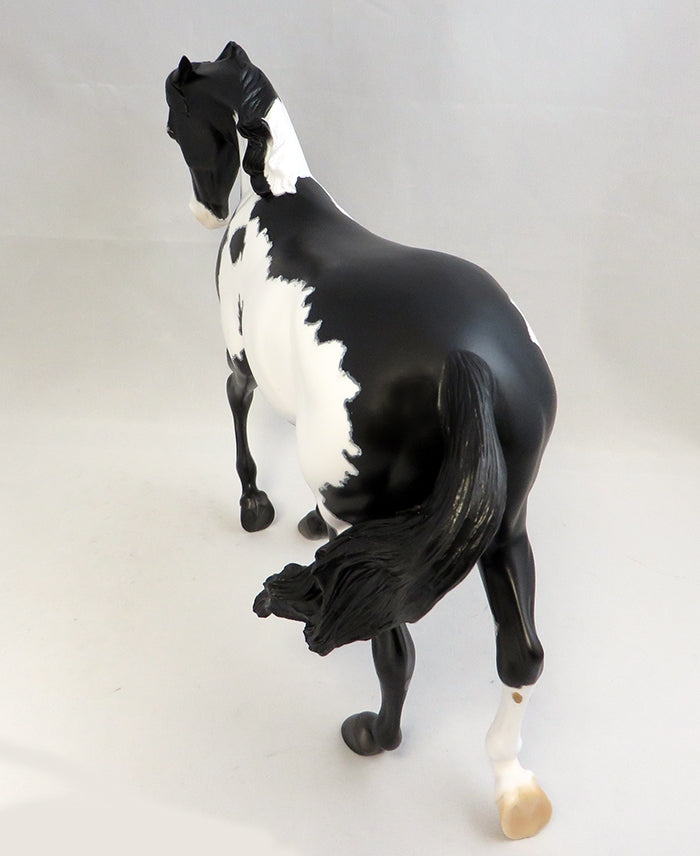 LEAN-N-MEAN-OOAK MAPPED BLACK &amp; WHITE OVERO THOROUGHBRED MODEL HORSE 9/26