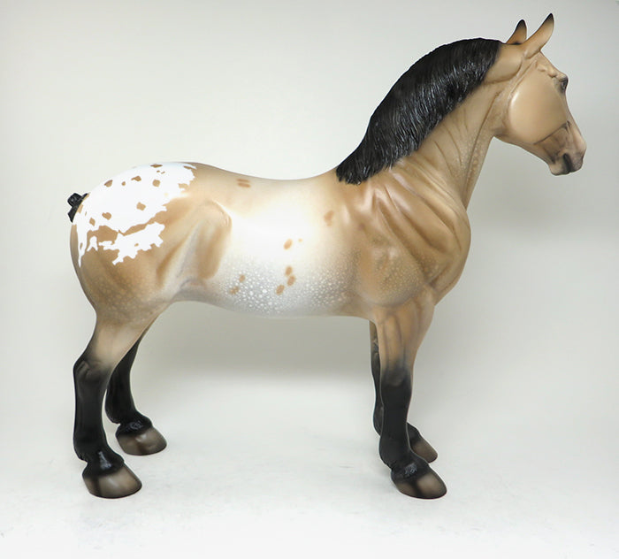 APPALOOSA STANDING DRAFTER