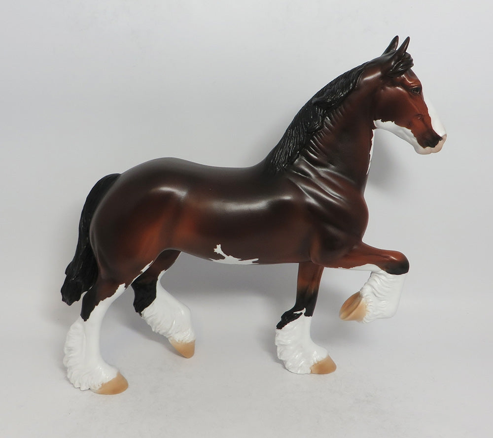 NORTH WIND - LE7 BAY PINTO TROTTING DRAFT MODEL HORSE SHCF2018