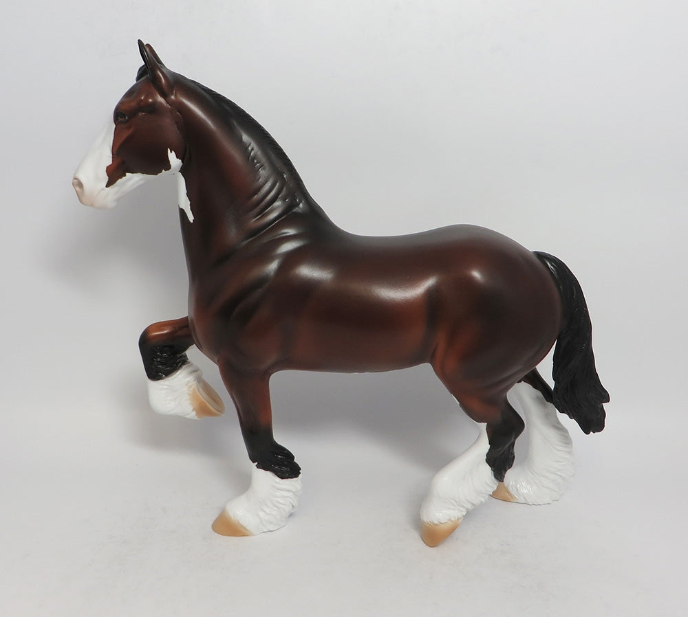 NORTH WIND - LE7 BAY PINTO TROTTING DRAFT MODEL HORSE SHCF2018