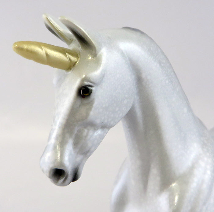 FERGUS-LE-5 PEBBLES DAPPLE GREY UNICORN MODEL HORSE EQ 2016