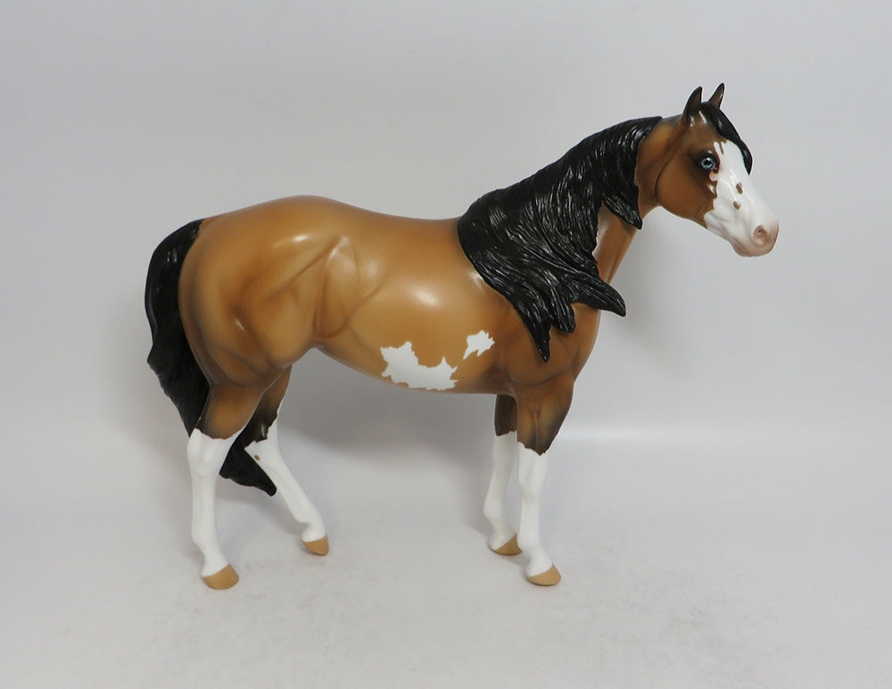 LONDON LONDON - LE7 BUCKSKIN PINTO ISH MODEL HORSE EA2018