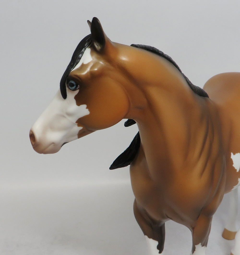 LONDON LONDON - LE7 BUCKSKIN PINTO ISH MODEL HORSE EA2018