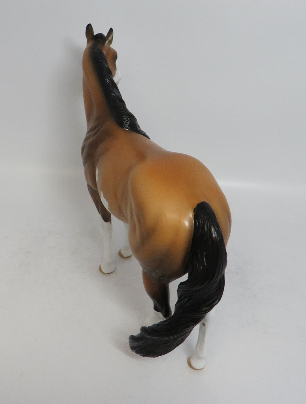 LONDON LONDON - LE7 BUCKSKIN PINTO ISH MODEL HORSE EA2018