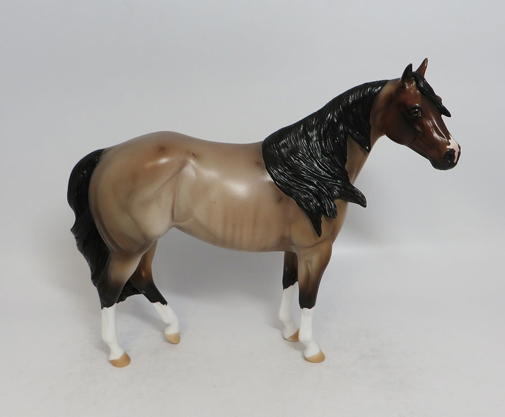 ROANOKE - LE7 BAY ROAN ISH MODEL HORSE EA2018