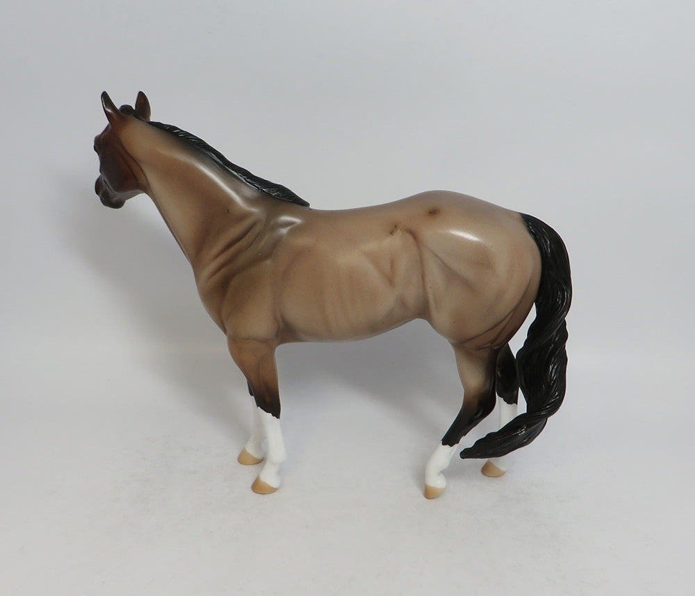 ROANOKE - LE7 BAY ROAN ISH MODEL HORSE EA2018