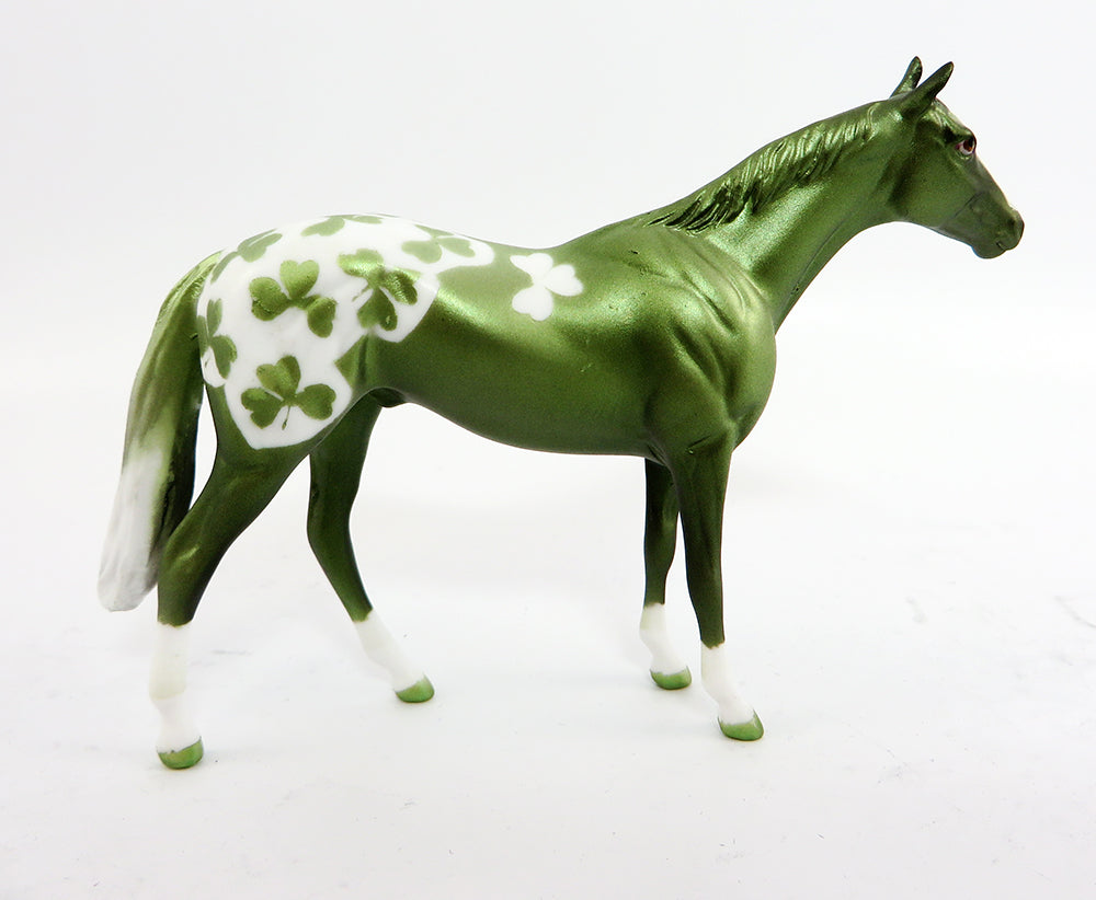 SHAM-ROCK~OOAK ST. PATRICK&#39;S DAY THOROUGHBRED HORSE CHIP MODEL HORSE 3/9