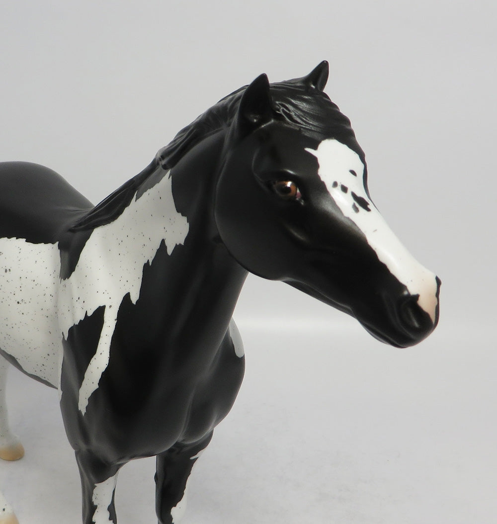 MAIDU - LE8 BLACK PINTALOOSA MUSTANG MODEL HORSE SHCF2018