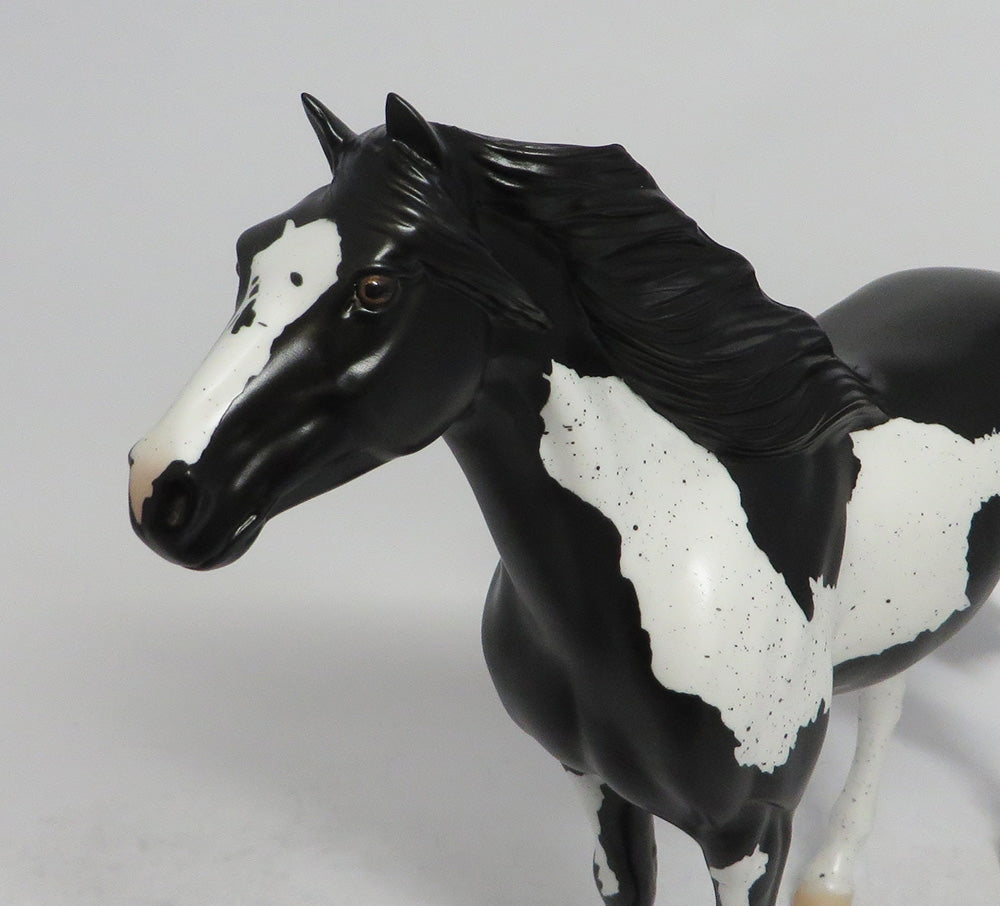 MAIDU - LE8 BLACK PINTALOOSA MUSTANG MODEL HORSE SHCF2018