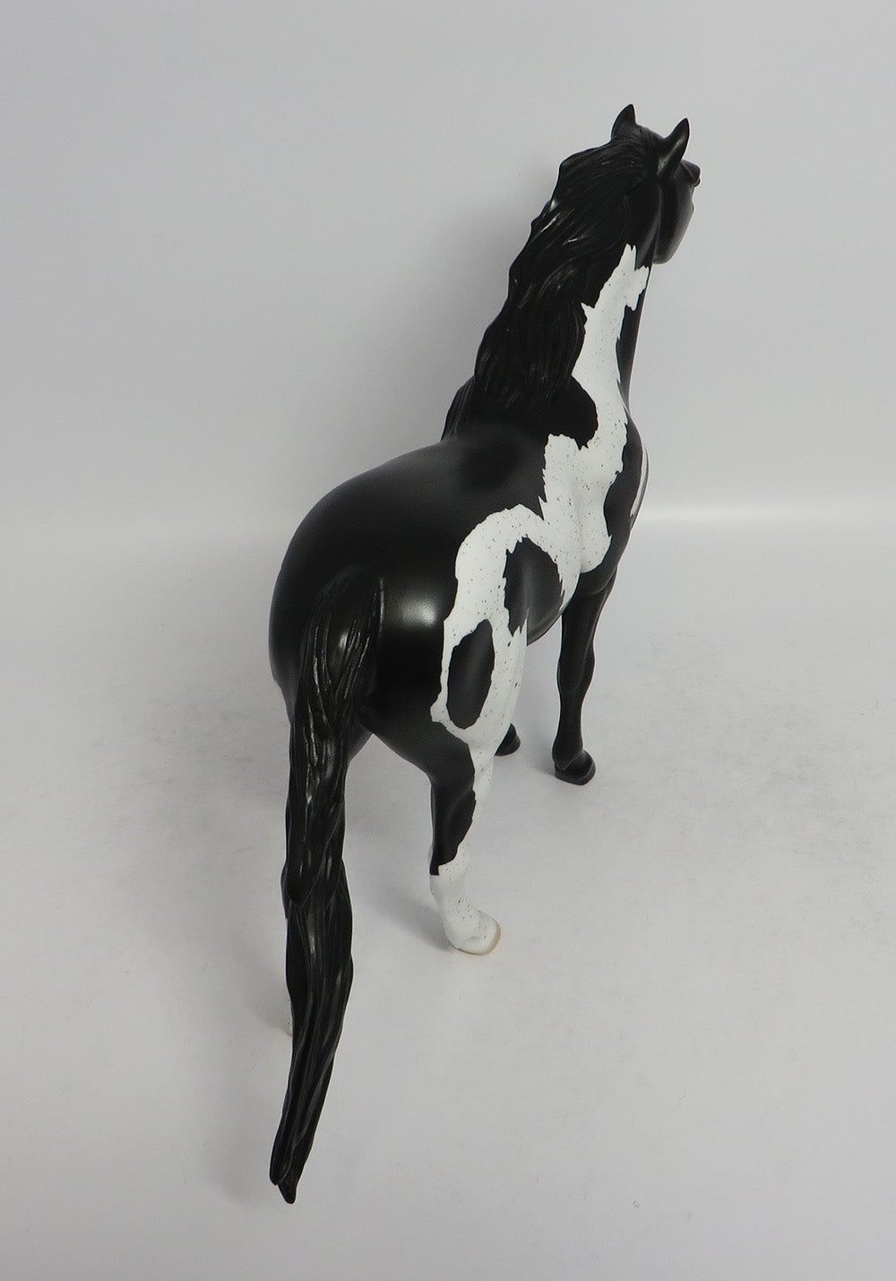 MAIDU - LE8 BLACK PINTALOOSA MUSTANG MODEL HORSE SHCF2018