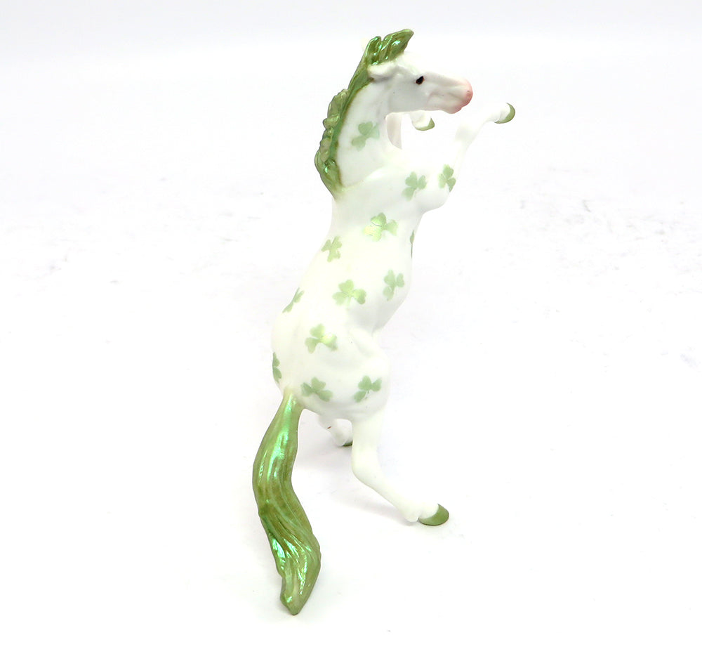 DAGGLER~LE-3 ST. PATRICK'S DAY REARING CHIPS MODEL HORSE 3/13