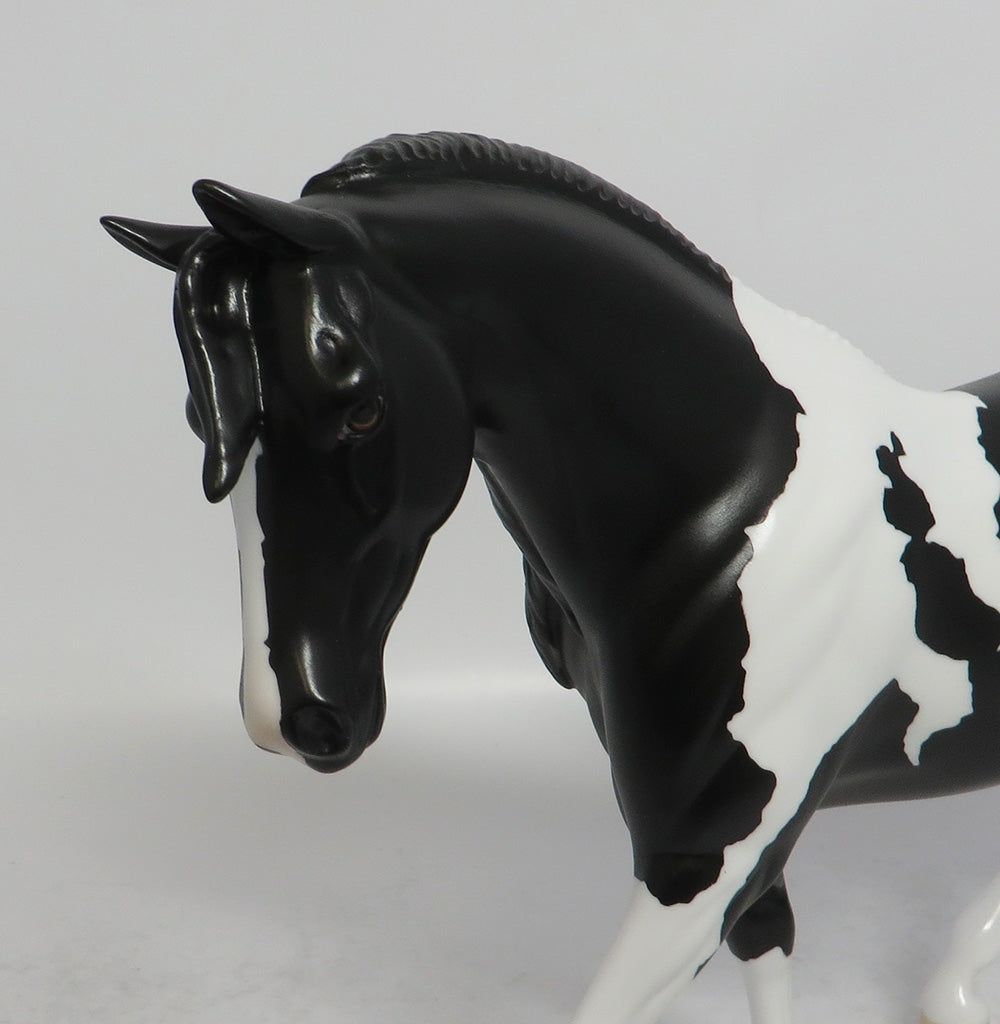 BLUEGRASS - LE3 BLACK PINTO PONY MODEL HORSE SHCF2018