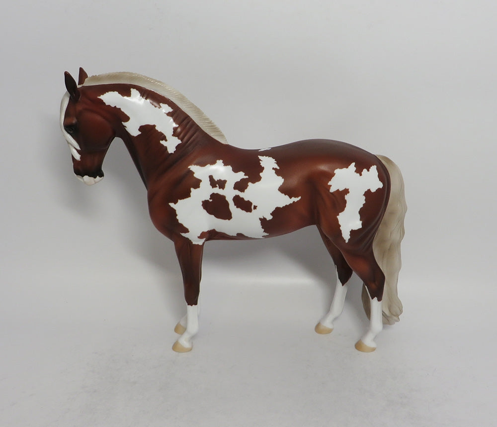 FRONTIER - LE2 PINTO CHESTNUT ANDALUSIAN MODEL HORSE SHCF2018