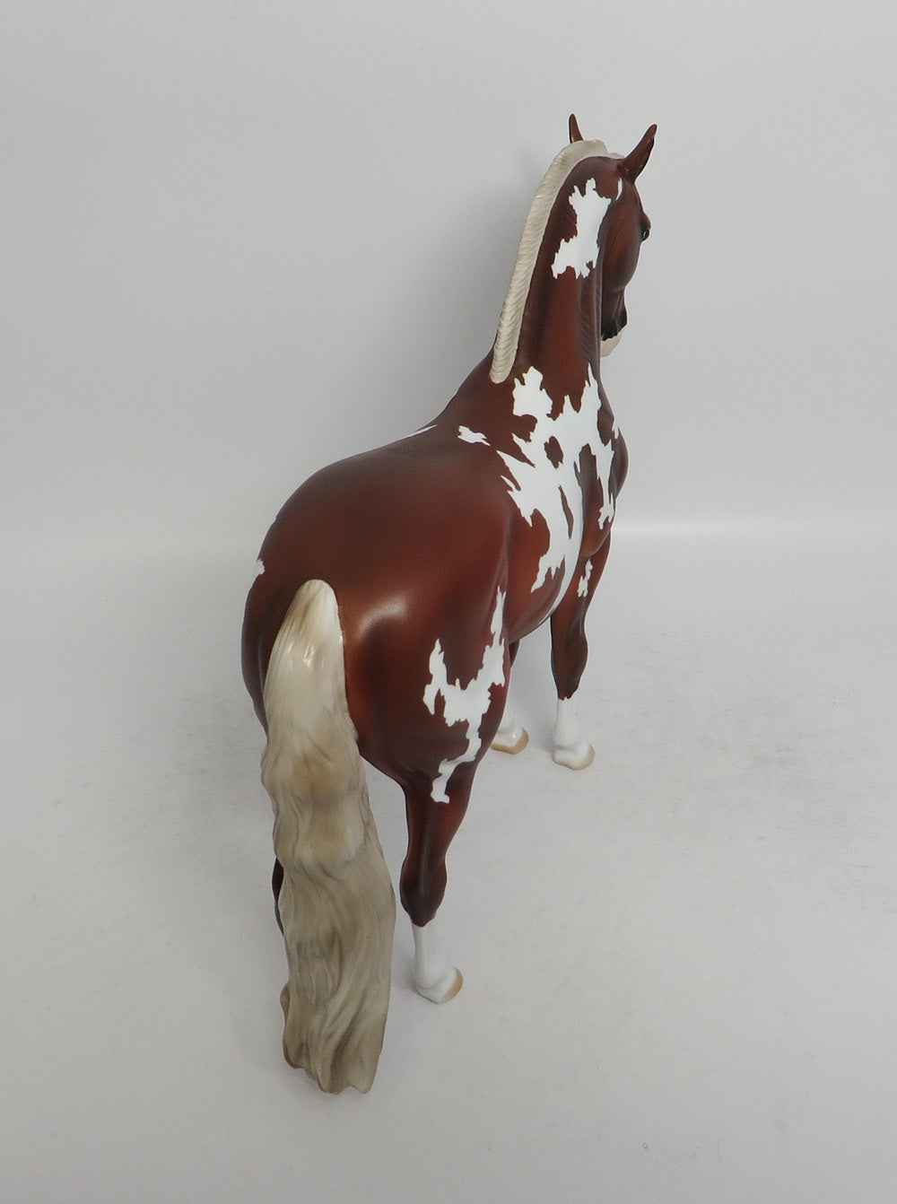 FRONTIER - LE2 PINTO CHESTNUT ANDALUSIAN MODEL HORSE SHCF2018