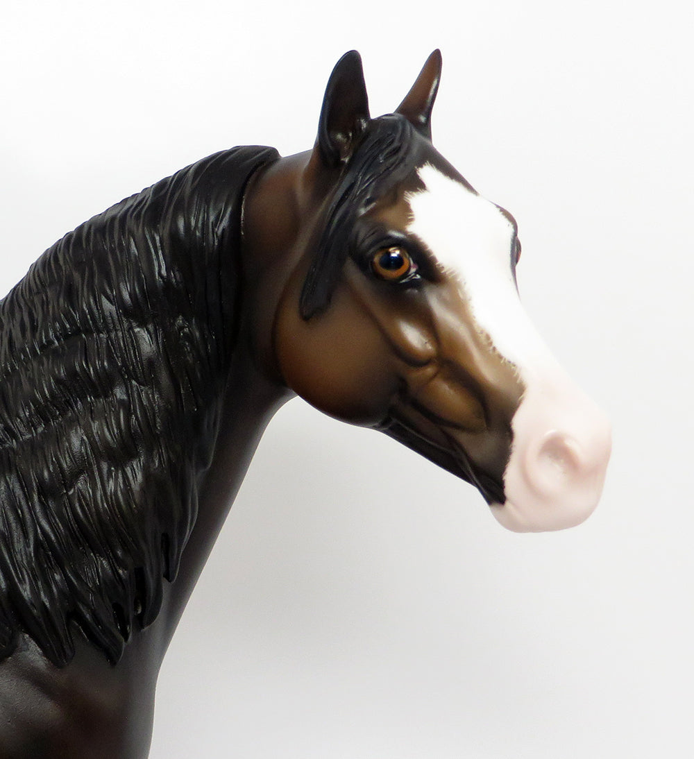 CHIPS N TWIST DAPPLE SEAL BAY ISH MODEL HORSE 3/15