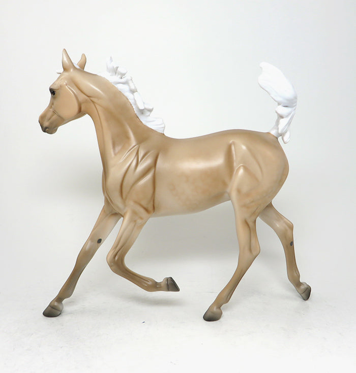 MEQUON-LE-3 DAPPLE PALOMINO YEARLING MODEL HORSE 4/21