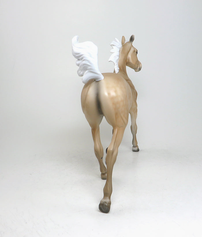 MEQUON-LE-3 DAPPLE PALOMINO YEARLING MODEL HORSE 4/21