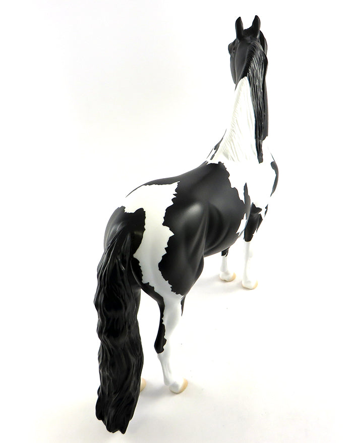 ATOMIC-LE-8-BLACK AND WHITE MORGAN  MODEL HORSE 9/13
