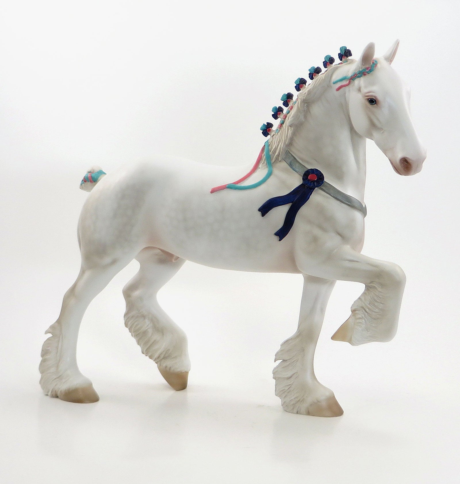 CHESTER - LE5 EQ 2015 - Cremello Trotting Drafter Gelding with Ribbons & Bows - PRE-ORDER - 7/23