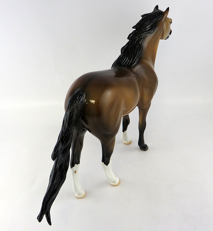 HIDDEN VALLEY OOAK MUSTANG DUN WITH BLAZE AND SOCKS EQ 2016