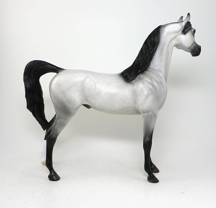 GILEAD-LE-10 DAPPLE GREY ARABIAN MODEL HORSE 5/6