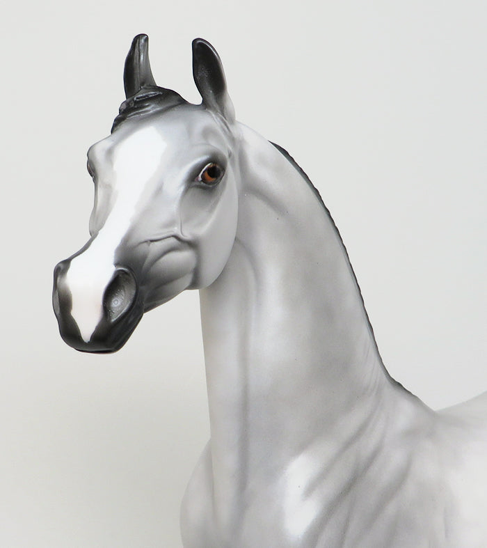 GILEAD-LE-10 DAPPLE GREY ARABIAN MODEL HORSE 5/6