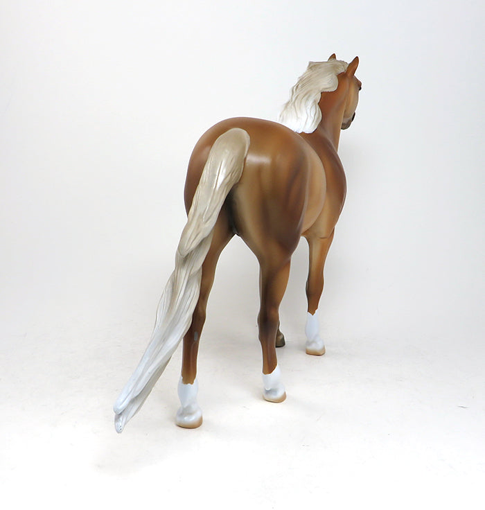 GUANCHO-LE-6-PAINT YOUR OWN WINNER 2015 PALOMINO MUSTANG MODEL HORSE 5/11