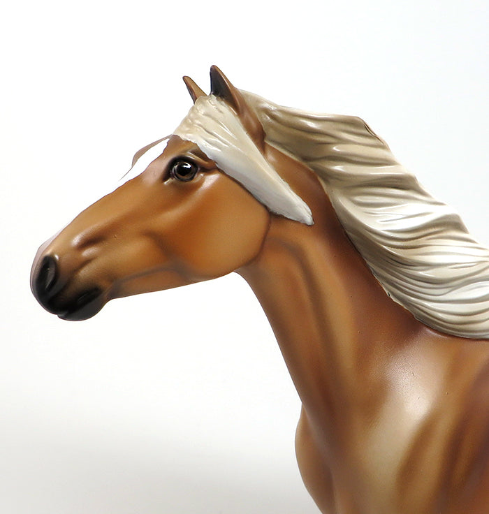 GUANCHO-LE-6-PAINT YOUR OWN WINNER 2015 PALOMINO MUSTANG MODEL HORSE 5/11