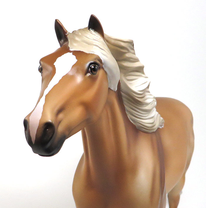 GUANCHO-LE-6-PAINT YOUR OWN WINNER 2015 PALOMINO MUSTANG MODEL HORSE 5/11